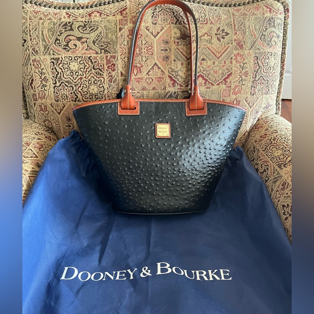 🎄NWOT Large D&B Leather Andie Tote ostrich with dust bag. Leather